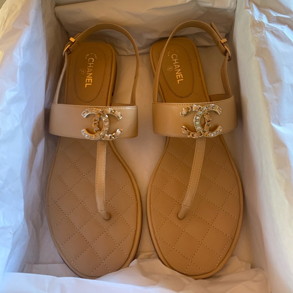 Beautiful NWT Chanel Spring 2021 Sandals
